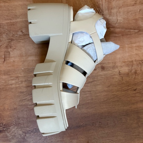 NIB Madden Girl Galaxy Off White size 9M popular 3 inch platform shoe new in box - Picture 5 of 15